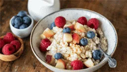 Вівсянка з фруктами